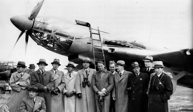 Heinkel He 119 V2 with the Japanese Naval delegation. 