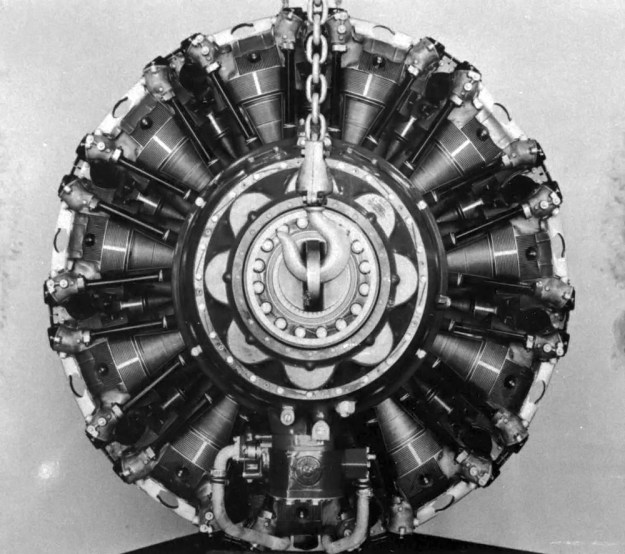 Wright R-4090 front Front of view of the Cyclone 22 showing the 22 R-3350 cylinders tightly packed around the forged steel crankcase. (Aircraft Engine Historical Society image)