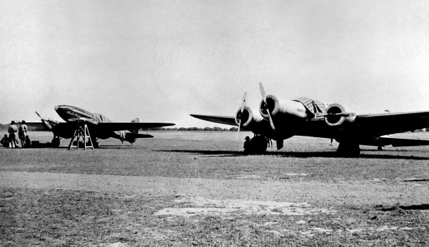 The S.4 sits at Allahabad, India with bent propellers on its front and left engines. The de Havilland DH 88 Comet “Black Magic” suffered engine trouble, and work to repair its engine was underway as it sat next to the S.4. The S.4 never left Allahabad.