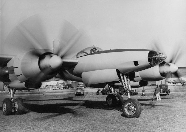 Hughes XF-11 no1 taxi
