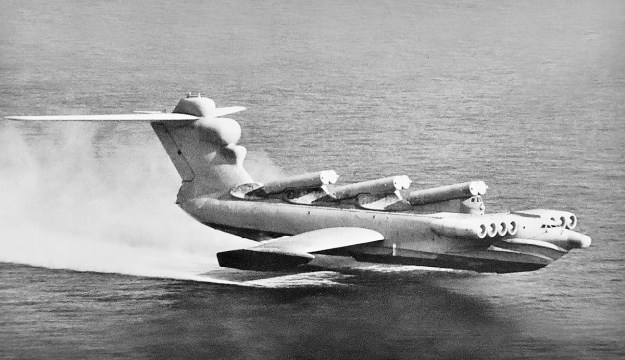 Lun MD-160 Ekranoplan at speed