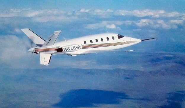 Lear-Fan-E001-in-flight-rear